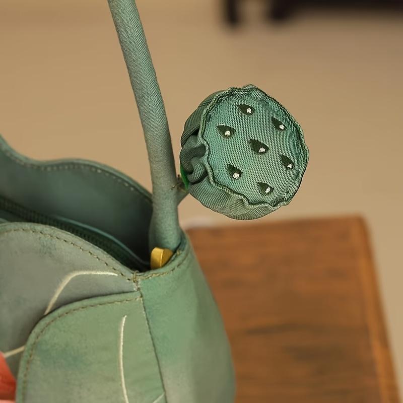 Маленькая наплечная сумка в китайском стиле для женщин, изысканная вышивка с цветочным узором, дизайнерская сумочка с акцентами в виде лотоса и стрекозы, легкая, повседневная, для формального наряда