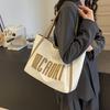 Популярная в этом году женская сумка 2025 весна новая универсальная на плечо подмышку сумка-тоут для通勤