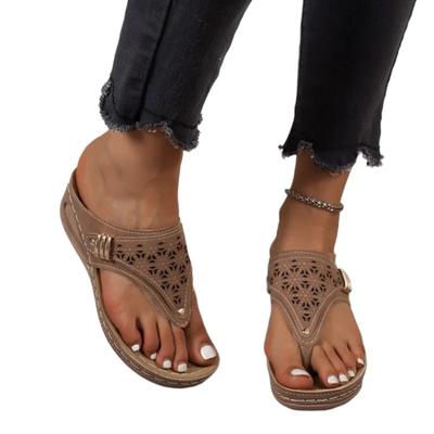 Модные летние женские босоножки SyfIyno на танкетке с ортопедическим носком и поддержкой свода стопы, женские нескользящие шлепанцы из искусственной кожи на мягкой платформе