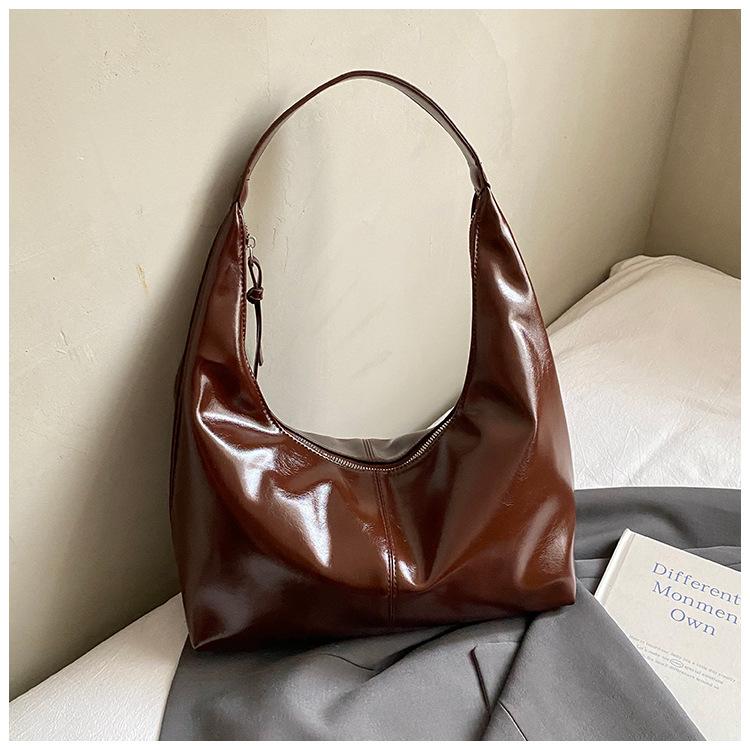 Large Capacity Retro Underarm Bag Women's 2025 New Fashion Oil Wax Leather Shoulder Bag High-end Commuter Croissant