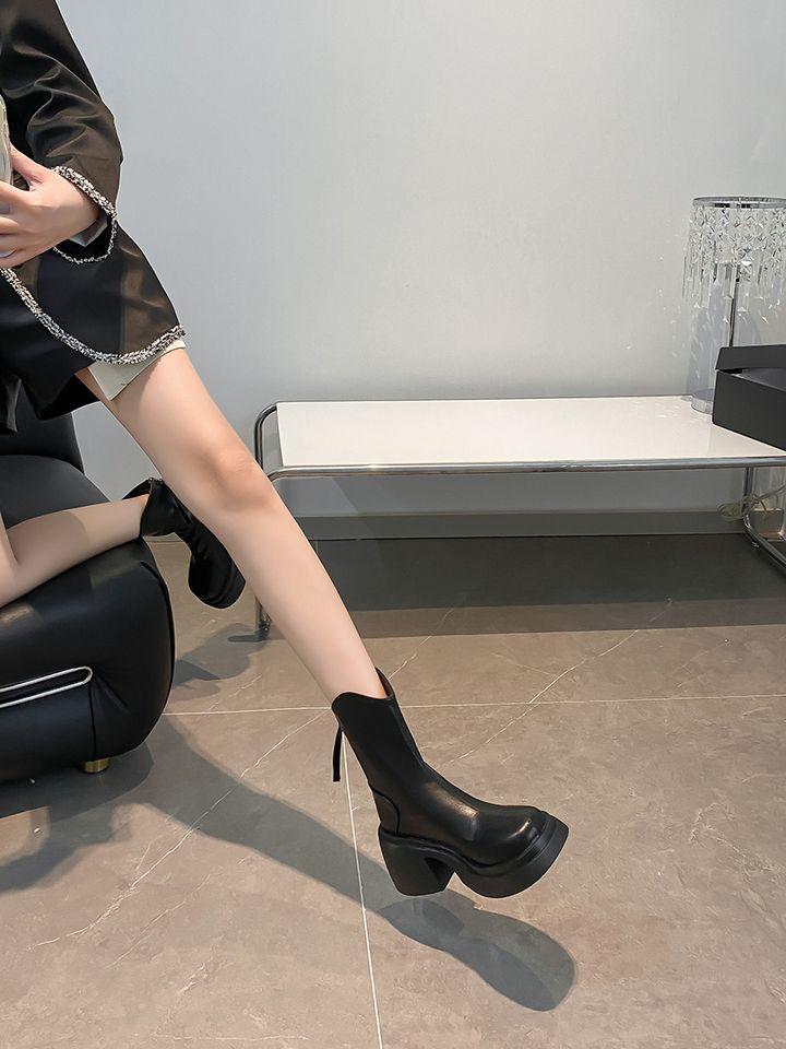 Французские узкие ботинки Женские Толстый каблук Толстая подошва Маленький человек Высокие Задняя молния Ботинки Мартина V-образный вырез Белые Средние Короткие ботинки