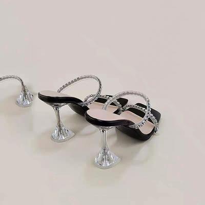 Новые туфли на высоком каблуке со стразами в квадратном стиле, прозрачные босоножки на шпильках с бриллиантами и одним словом, женские бокалы для вина и тапочки