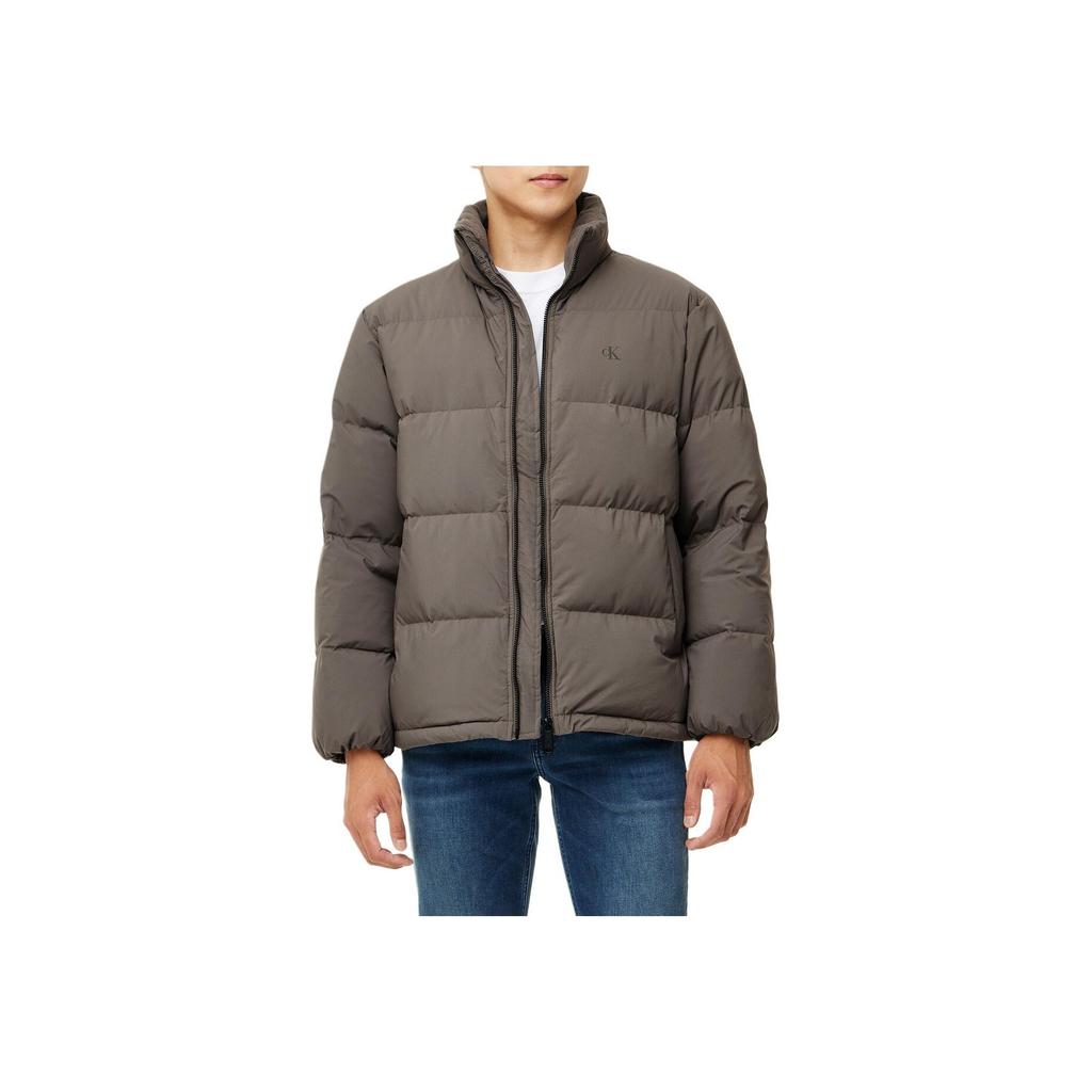 Calvin Klein Минималистичный удобный универсальный короткий пуховик с воротником-стойкой на молнии для мужчин, верхняя одежда коричневого цвета J326958-PBX