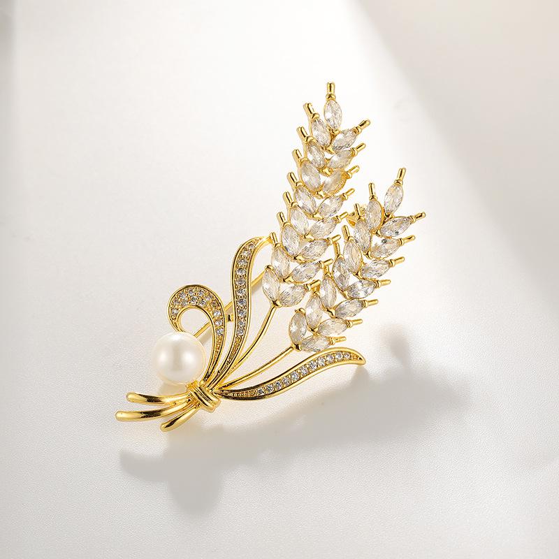 Элегантная брошь в виде золотистой пшеницы с жемчугом: Роскошный медный циркон DIY аксессуар для одежды
