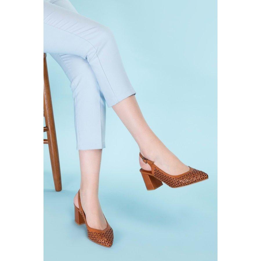 Женские стильные босоножки из натуральной кожи на среднем каблуке