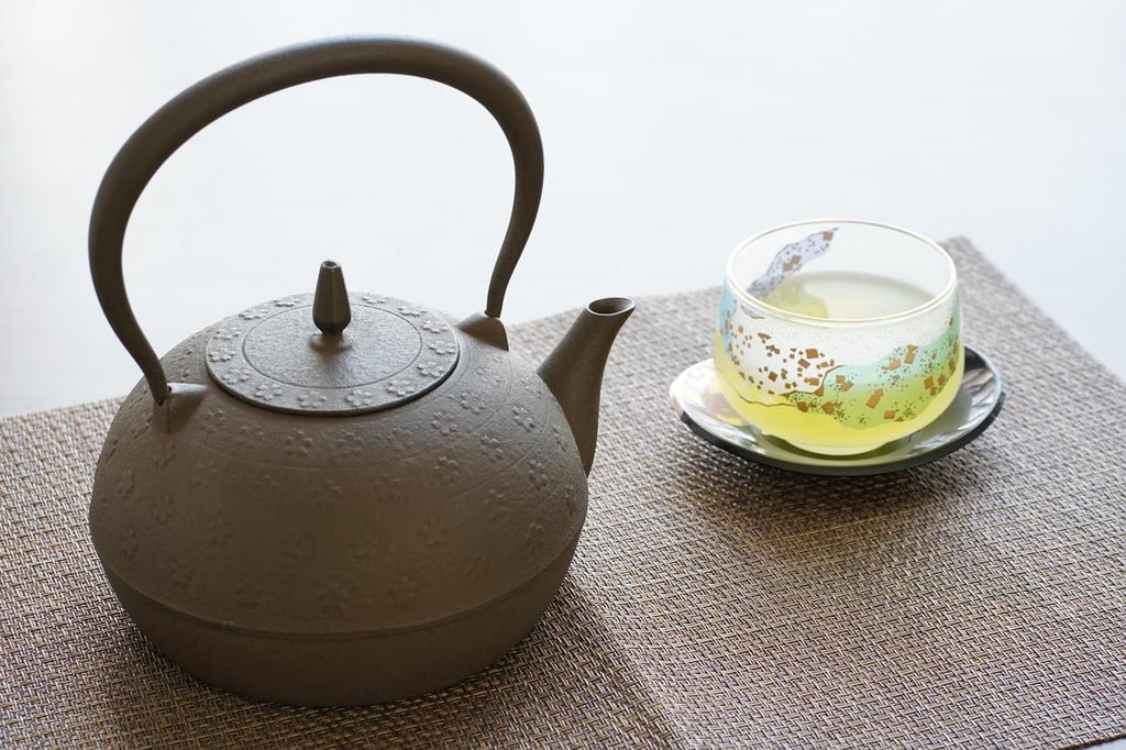 Чайник Ikenaga Iron Works Iron Kettle Nambu Ironware Kettle Fire Compatible Iron Replenishment Shade Sakura Pattern Brown Made in Japan 1.2L IH/Gas