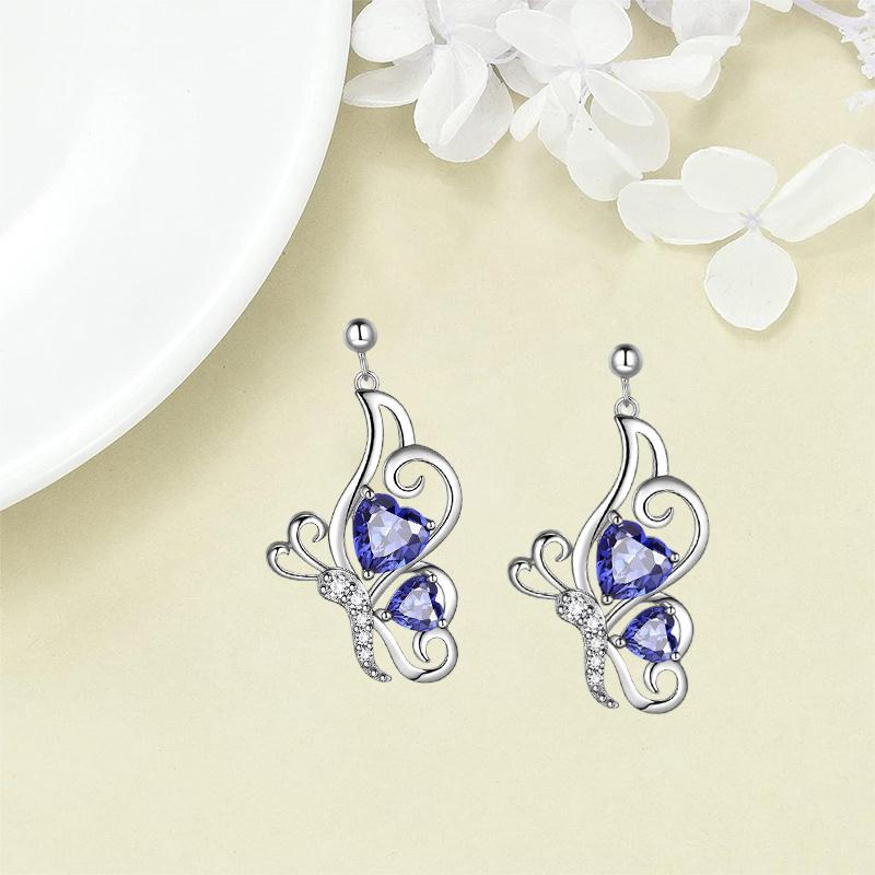 One Set3Fashionable and unique butterfly design necklace and earrings are perfect for Valentine's Day, anniversaries, birthdays, and parties