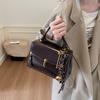 Ретро портативная маленькая квадратная сумка женская 2025 новая трендовая осенне-зимняя мода корейский нишевый дизайн плечевая сумка-мессенджер