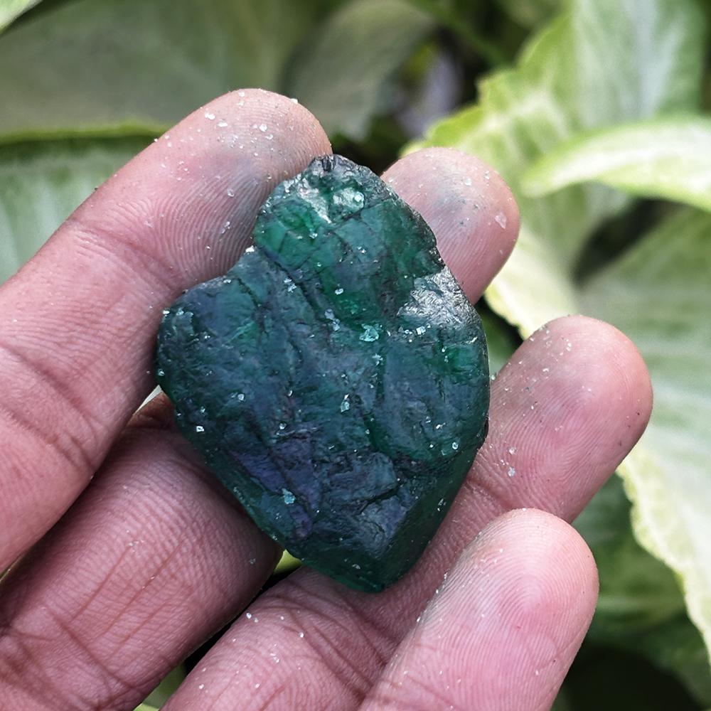 Natural Green Emerald Loose Gemstone 154.70 ct Uncut Rough for Collector'S for Gemstone Collections
