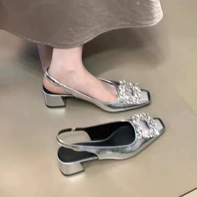 Темпераментные сандалии Baotou Женские Весна и Лето Новые Французские Красивые Толстый Каблук Однословная Пряжка Сзади Пустые Одинарные Туфли Женские