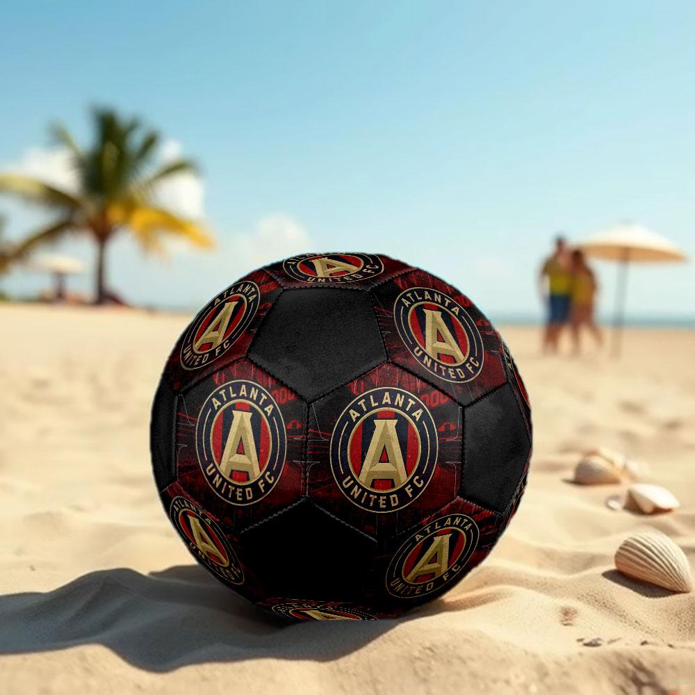 Футбольный мяч Atlanta United FC, размер 5, машинная сшивка, ПВХ, прочный и с высоким отскоком, подходит для всех возрастов, фанатская атрибутика, для матчей и использования на открытом воздухе.