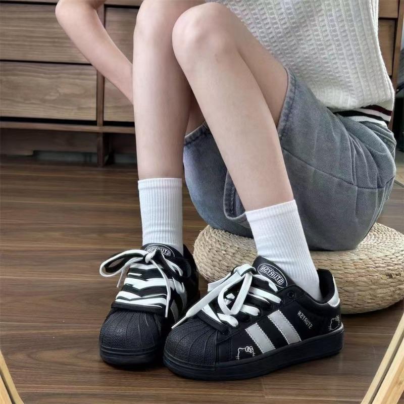 Осень новый студенческий тренд повседневная спортивная обувь классическая пара шнурков черные кеды женские
