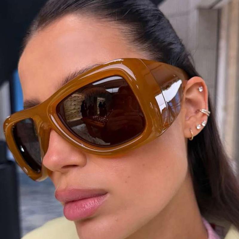 1pc Stylish oversized sunglasses—versatile, retro-hip-hop style shades with distinctive sun protection.