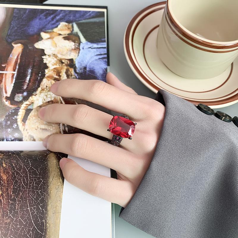 Jewelry Copper Bottom Plated Black Gold Retro Simulation Red Corundum Blue Spinel Personality Ring Heroine Stone 12 * 16