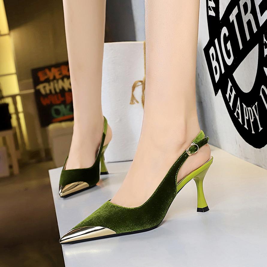 Женские модные банкетные бокалы для вина на высоких каблуках, замшевые одинарные туфли с металлическими острыми краями и выдолбленным задним ремешком