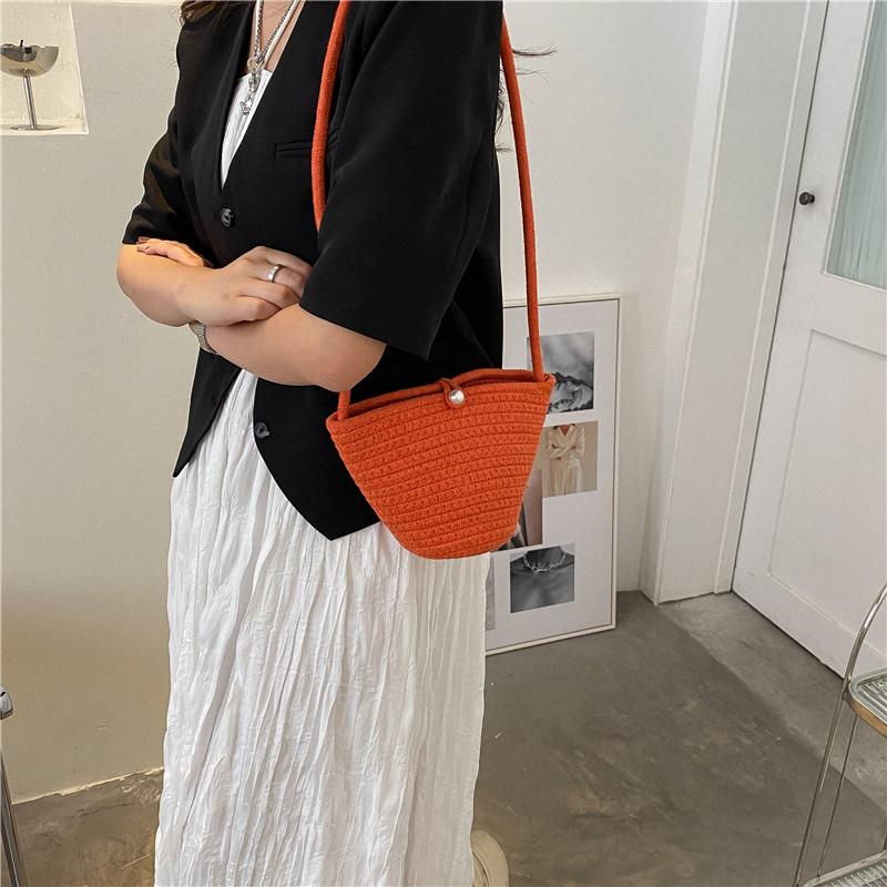 Yogodlns Летние соломенные сумки-ведра для женщин, плетеная пляжная сумка из ротанга, маленькая сумка через плечо, богемная сумка