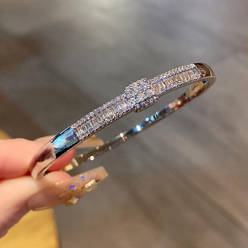 Fashionable T-shaped Zircon Bracelet Outside, Simple and Versatile, Personalized Women's Bracelet