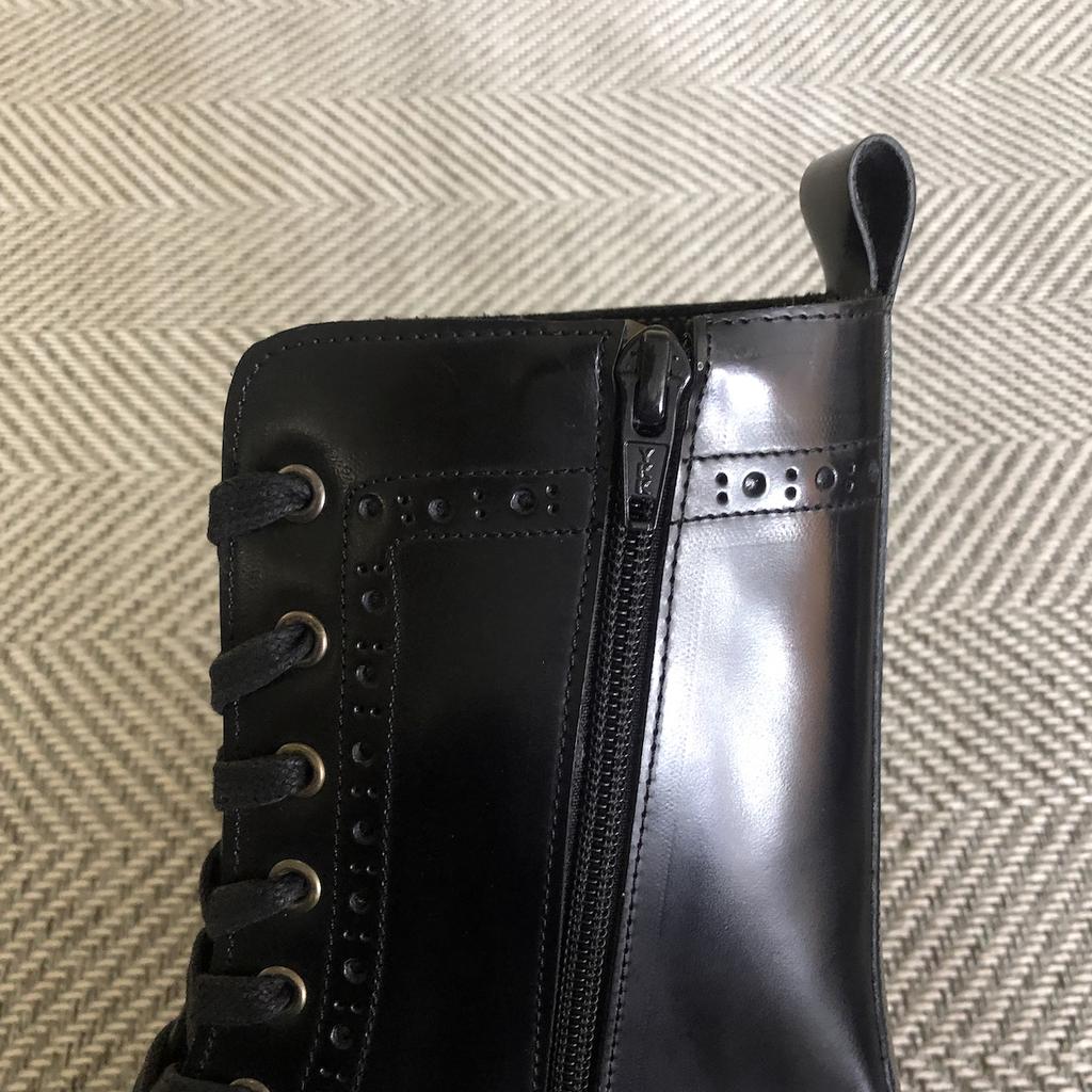 Joenshoe Kleine Square 10-Hole Side Zipper Boots Black