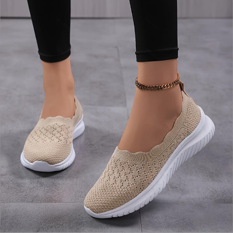 Summer Breathable Mom Shoes for Mature Women Casual Flyknit Mesh Shoes with Soft Soles Lightweight Plus Size Women's Shoes