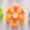 EDC Fidget Spinner Присоска Вращающаяся Новинка Анти-деформация Привлекательная снятие стресса Неувядающая