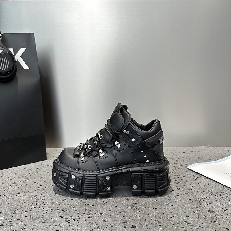 Men's Trendy Retro Spanish Leather Motorcycle Boots with Thick-Sole Platform and Metal Rivets.