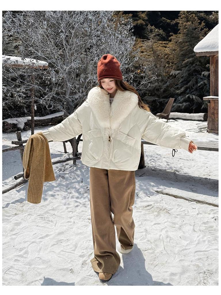 2025 Winter Women's Fashionable Short Cotton Jacket with Removable Fur Collar - Age-Reducing, Loose, Photogenic & Thickened Design