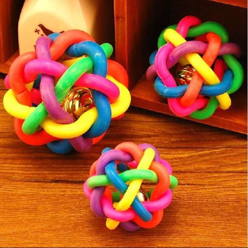 Игрушка для домашних животных с резиновым шариком цвета радуги и колокольчиком для маленьких собак