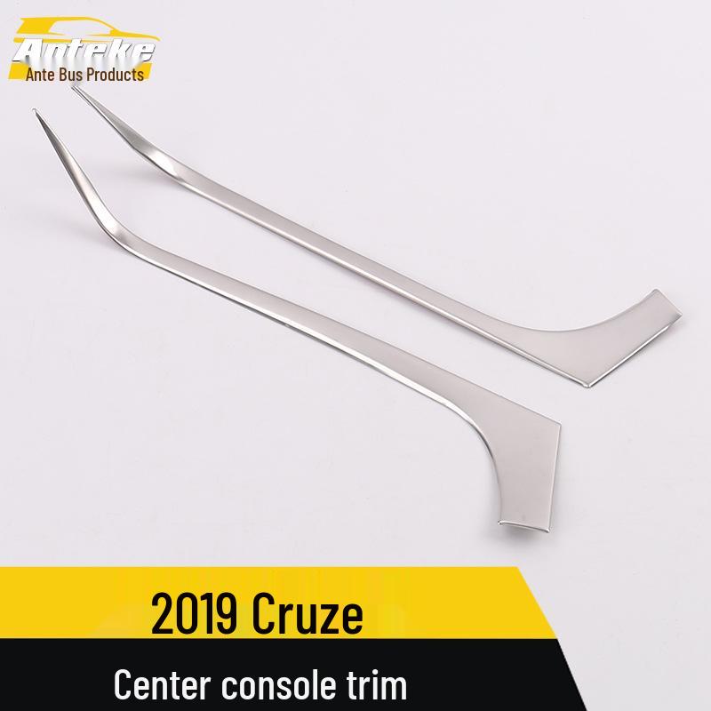 Яркая накладка центральной консоли и отделка приборной панели для Chevrolet Cruze 2019 года