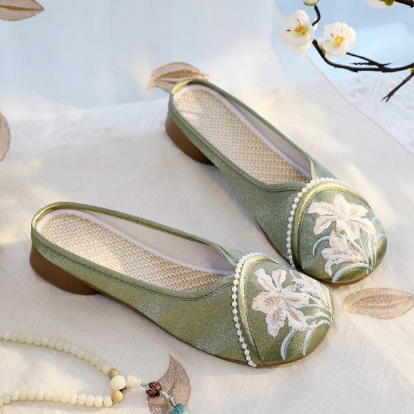 Модные домашние тапочки Женские лоферы на квадратном каблуке Шлепанцы с закрытым носком Массажный блок Цветочная ткань Вышивка Квадратный носок Каблук-блок Обувь Лоа