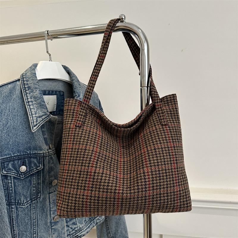 Black and White Grid Striped Large-capacity Portable Tote Bag Versatile Shoulder Bag Women's Spring New 2025 Shoulder Bag