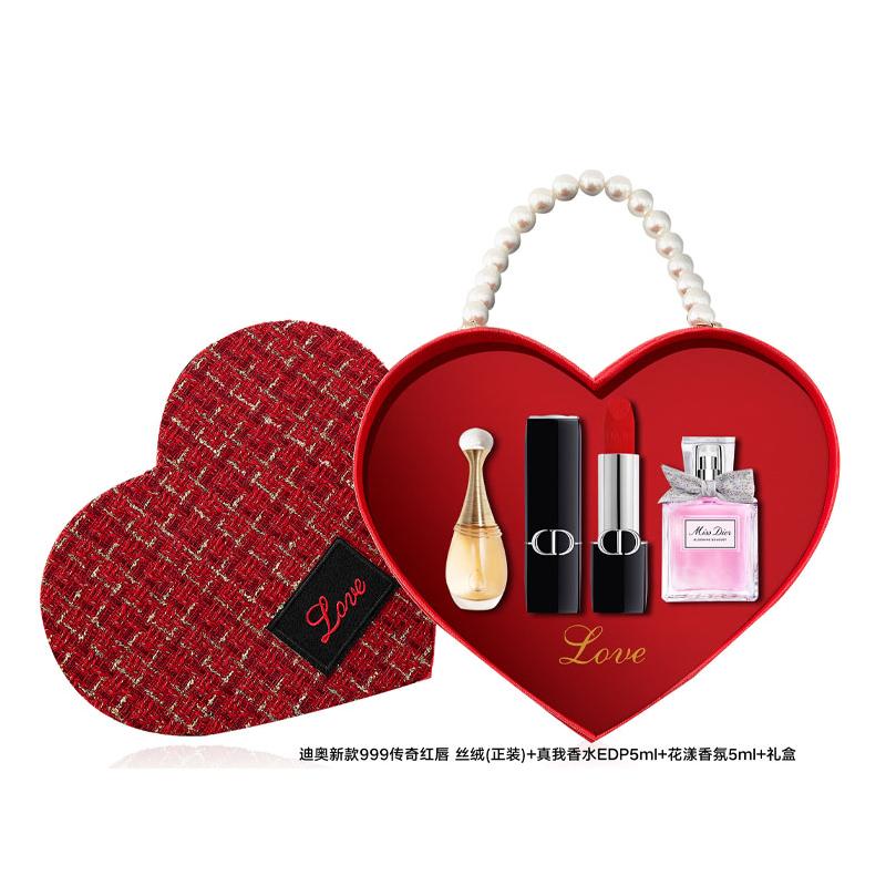 Dior Парфюм 999 Velvet поставляется с 5 мл True Eau de Parfum + 5 мл Цветочного аромата.