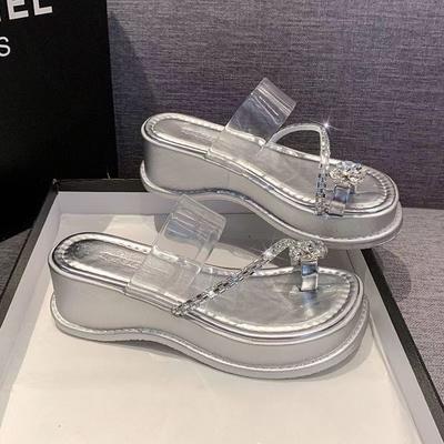 Французские красивые шлепанцы на толстой подошве с носком, покрытые стразами, 2025 лето, новая уличная обувь премиального качества, с юбкой, сандалии