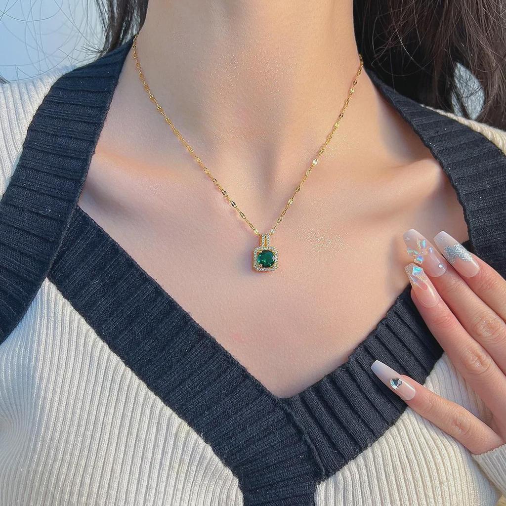 Emerald Tone Light Luxury T-Bag Titanium Steel Necklace - Women's Clavicle Chain with Niche Sweater Style