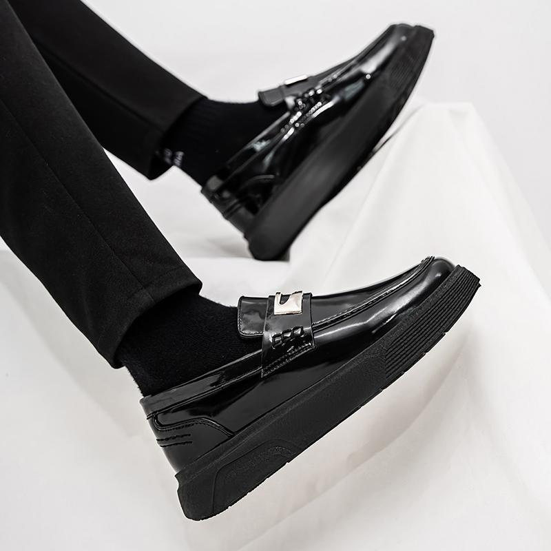 Модные повседневные лоферы слипоны для мужчин, блестящие кожаные туфли, модные туфли для свадебной вечеринки, модные дизайнерские деловые туфли-лоферы для мужчин, новинка 2025