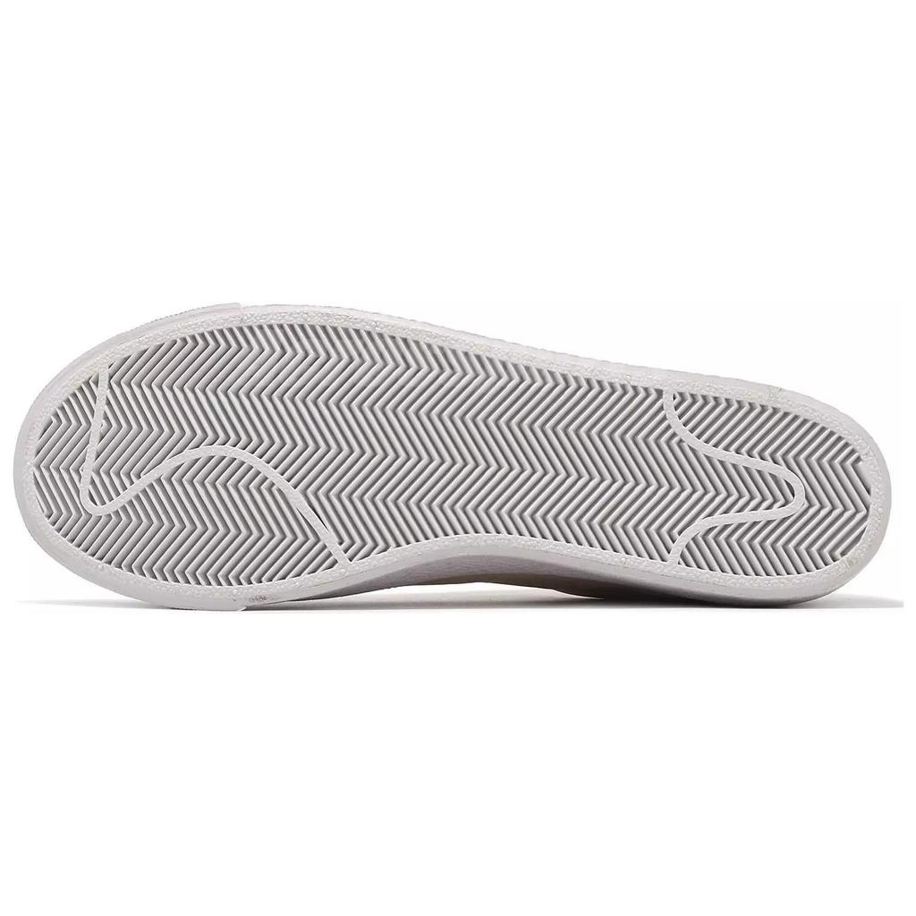 Nike Tennis Classic AC Sanddrift Unisex Sneakers Tan White HM4648-110