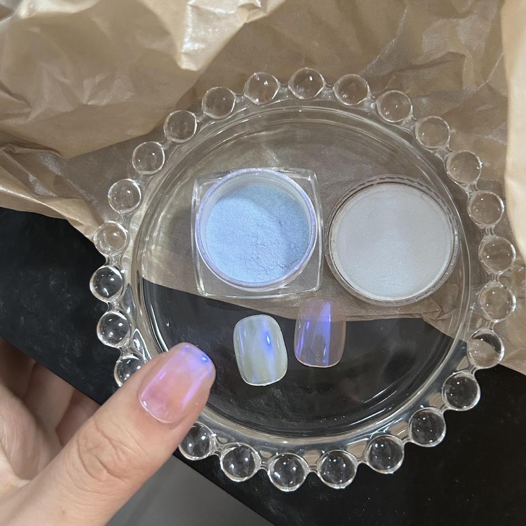 Маникюр с жемчужной пудрой Hailey Lux Satin: Свадебные ногти «Белый лунный свет»