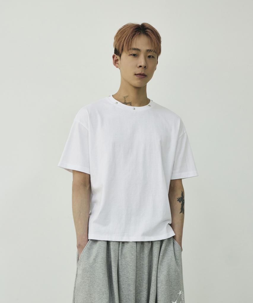 SCALLYWAG Neckline Studded T-Shirt [White]