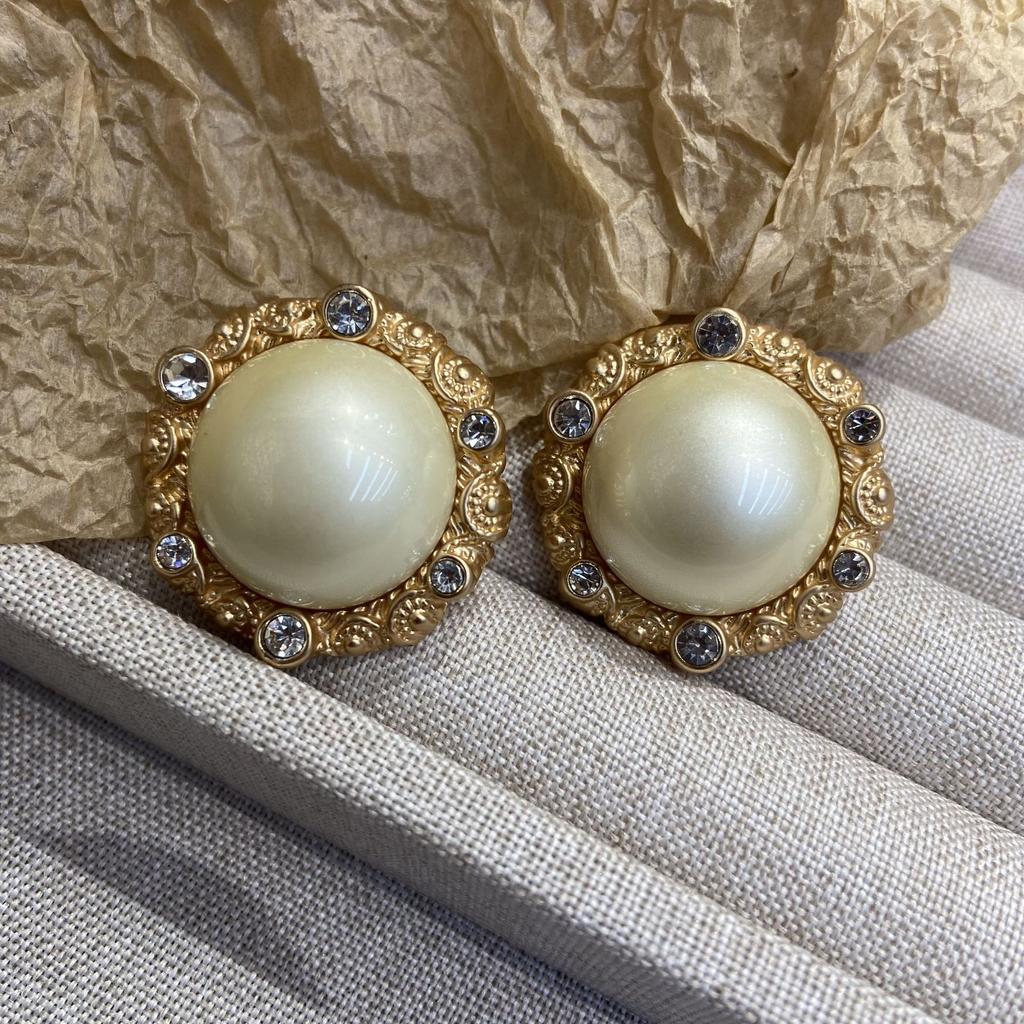 Серьги с круглым жемчугом в стиле барокко, серьги-гвоздики с рельефным кружевом в гонконгском стиле, обожженные вручную и покрытые глазурью