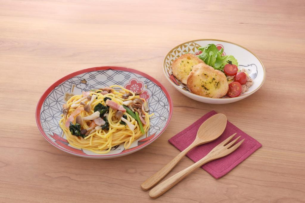 Yamaka Shoten Cute Curry Plate Snoopy Nostalgia Pasta Plate Set, (2-Color Set)