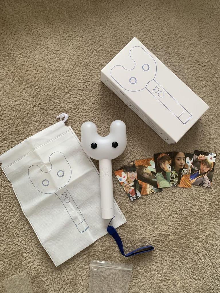 [ИСПОЛЬЗОВАННЫЙ] K-POP официальный фонарик NewJeans