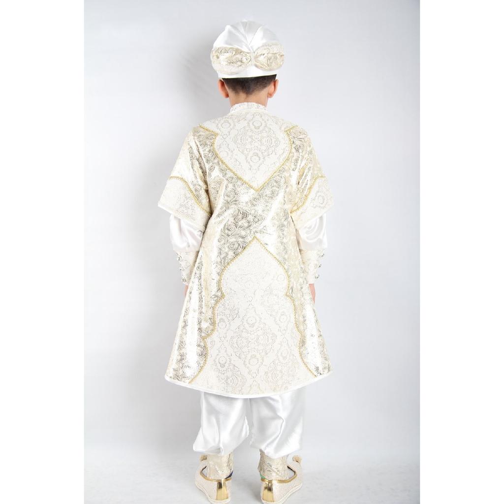 Костюм кремового кафтана с узором