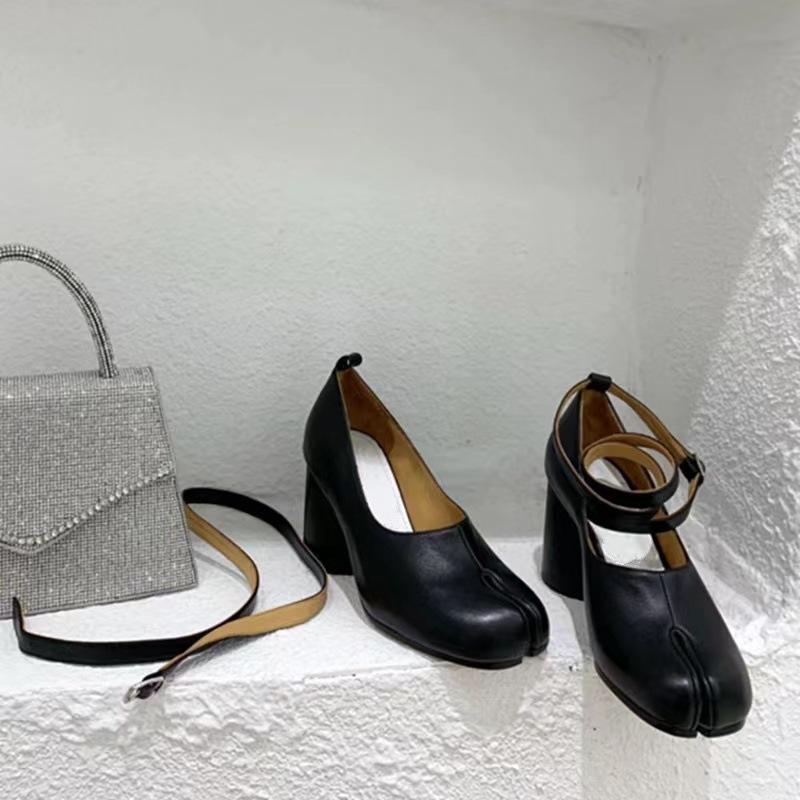 Fashion Cylindrical Heel Tabi Pumps Front Buckle High Heels Novel Design Split Toe Leather Shoes Custom Multi-Color Women Handmade Shoes