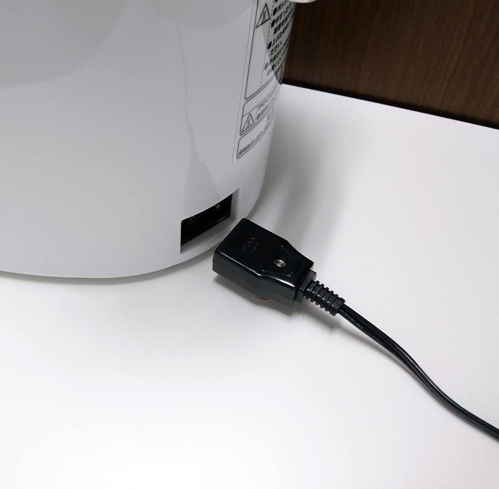 Peacock Electric Insulated Air Pot (Non-Boiling Type) (2.2L) White WVP-22W