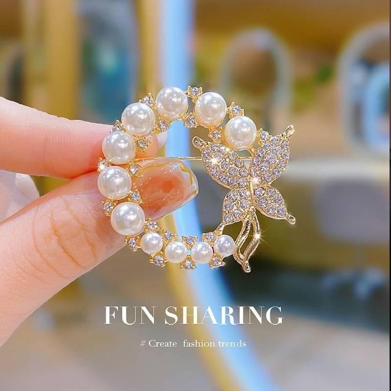 Exquisite Rhinestone And Pearl Butterfly Chest Flower Brooch For Women Korean Fashion Statement Piece
