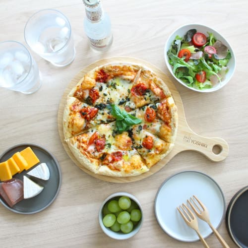 Takemi Shoji Yoshiki Kobo (YOSHIKI) Bamboo Cutting Board, Pizza Cutting Board, Round Pizza Board, Pizza Plate, Bread Cutting Board, Natural Color, YK-