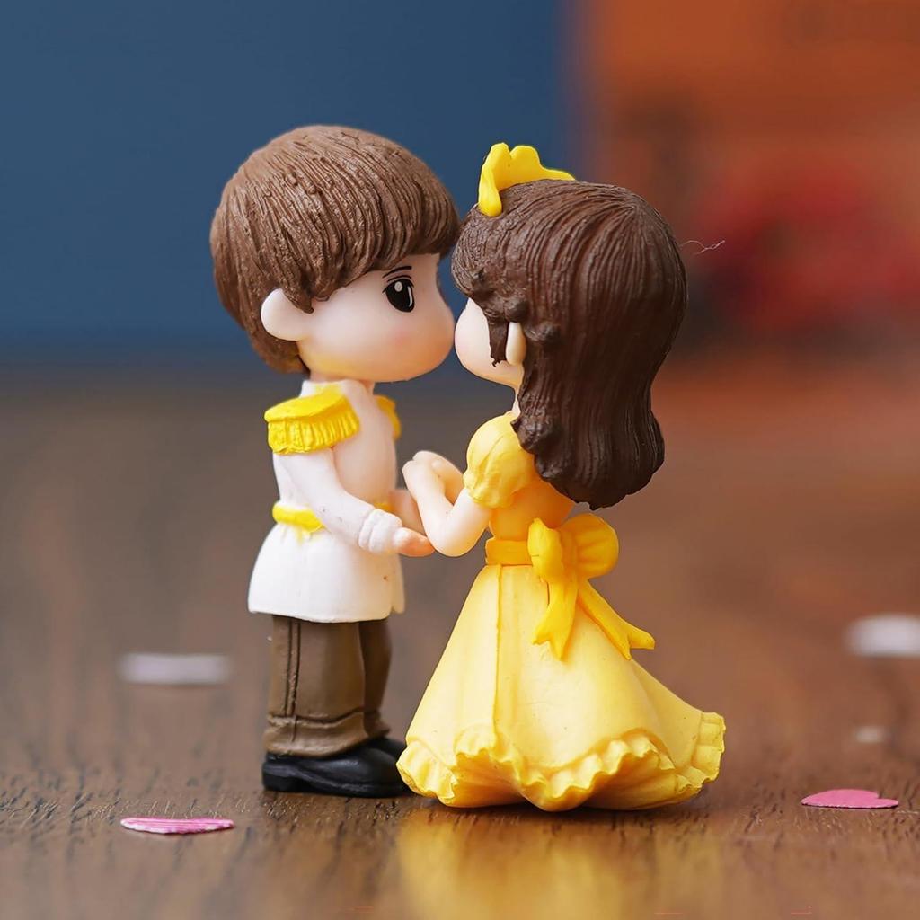 Valentine Gift for Girlfriend Boyfriend | Prince Princess Couple Statue Decorative Showpiece