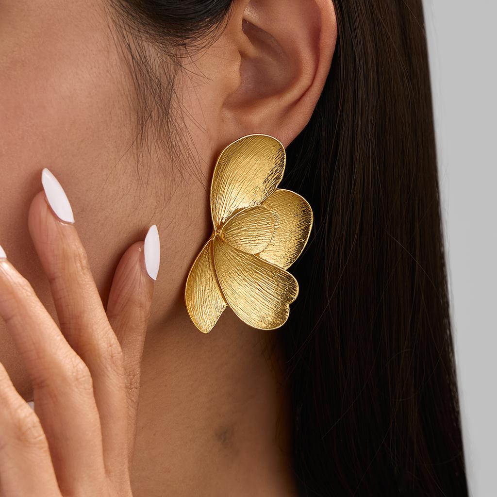 Ingemark Vintage Elegant Metal Flower Stud Earrings for Women Exaggerated Piercing Earrings Fashion Wedding Jewelry Accessories