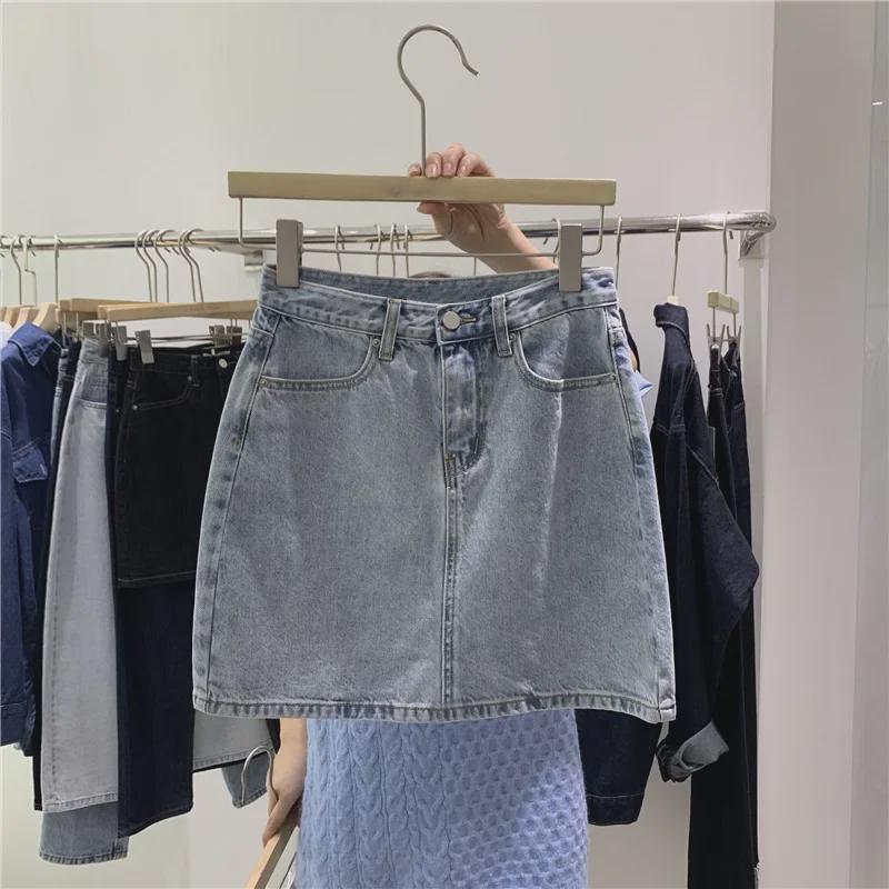 Женская джинсовая юбка А-силуэта с высокой талией — облегающий тренд лета 2021 года