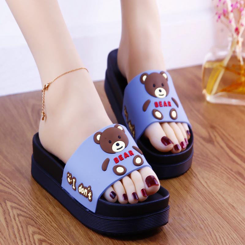 2024 Новые летние тапочки на высоком каблуке с толстой подошвой, женские милые босоножки с рисунком медведя из мультфильма, увеличивающие рост, женские летние тапочки на каблуках
