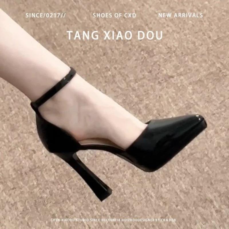 Модная платформа на одном ремешке, высокие каблуки, женские, средний блочный каблук, летние, новые, с острым носком, черные одинарные сандалии